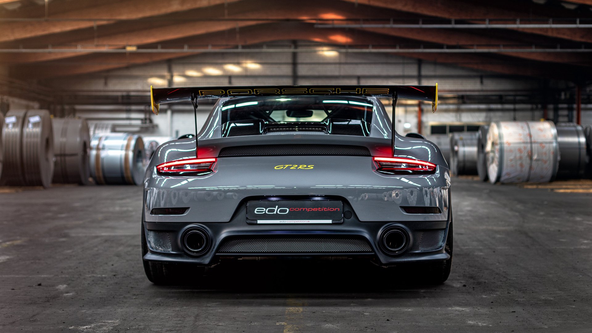 开云体育下载-夜幕下的永恒战歌，国家德比里苏亚雷斯完成正名的史诗时刻